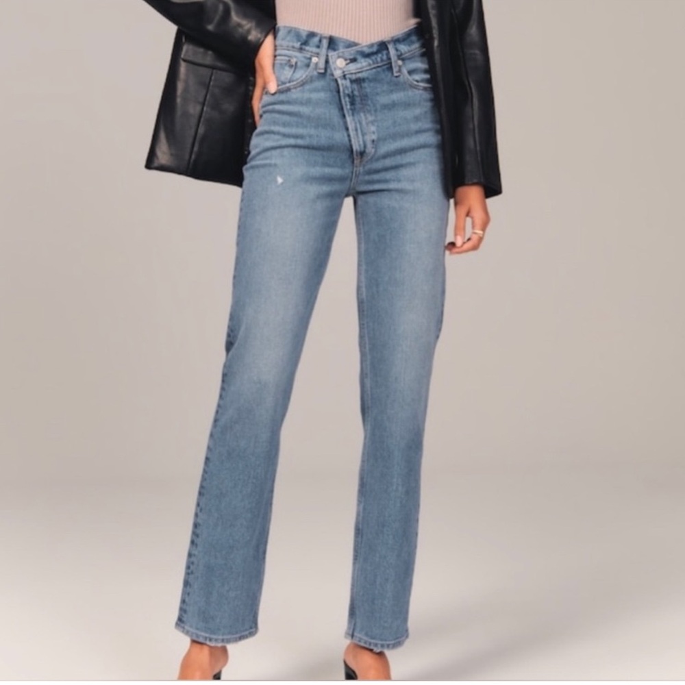 Abercrombie & Fitch The 90’s Straight Ultra High Rise Jean Size 25